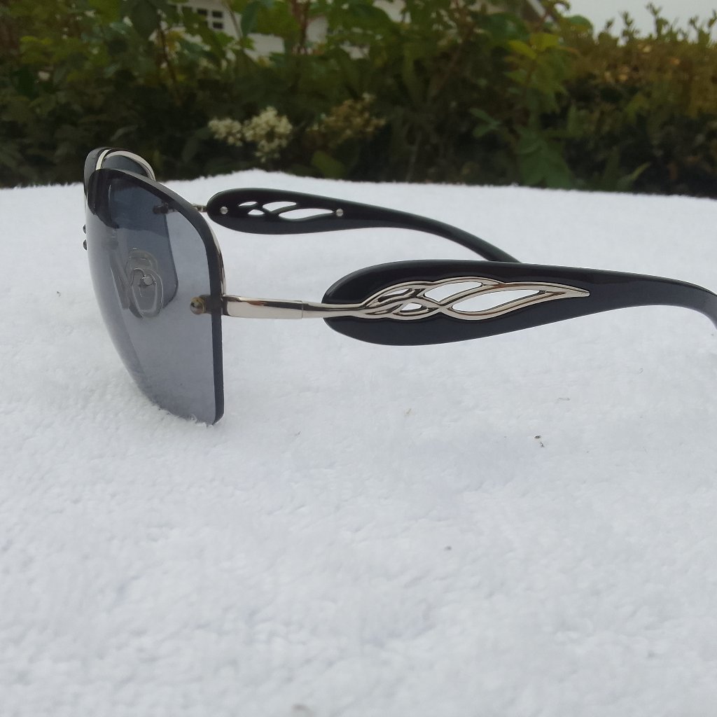 Best Offer? Bundle 1 Italy-Designed Quality Rimless&1 Quality Fashion Sunglass